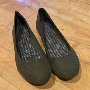 Time and Tru Olive Green Women's Flats